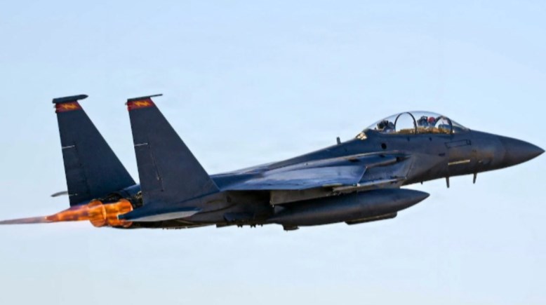 مقاتلة اف 15 الأمريكية 