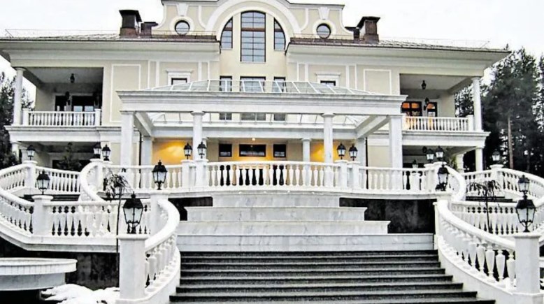 قصر الرئيس الروسي المطل على بحيرة فالداي