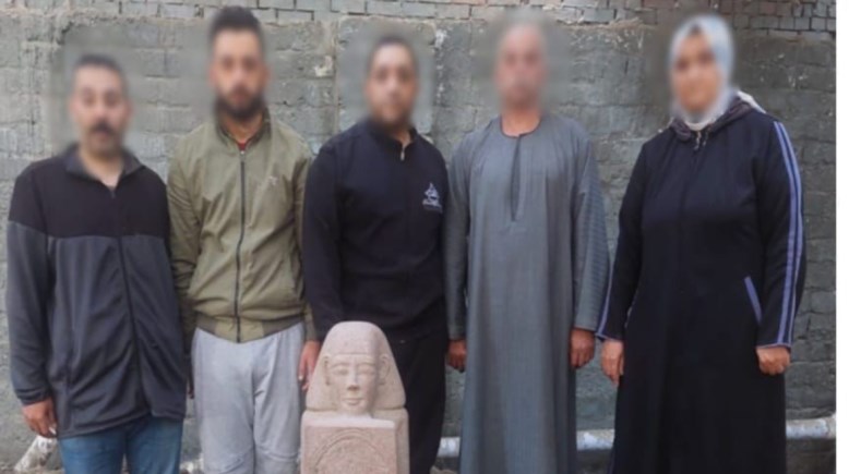 القبض على 5 أشخاص بتهمة التنقيب عن الآثار بالبدرشبن