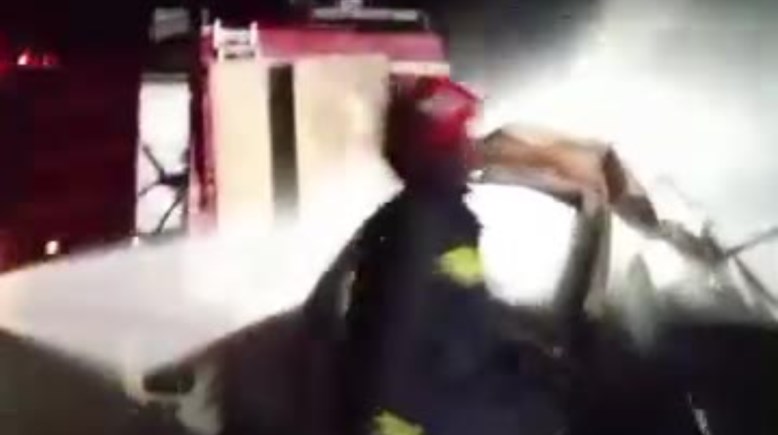 اشتغال النيران في سيارة ربع نقل بطريق مرسى علم 