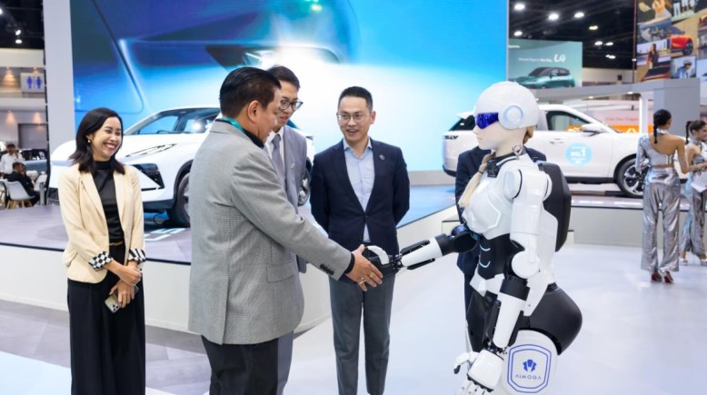  شيري تقدم روبوتات AiMOGA