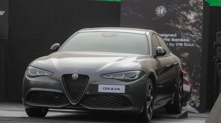 سيارة ألفا روميو 