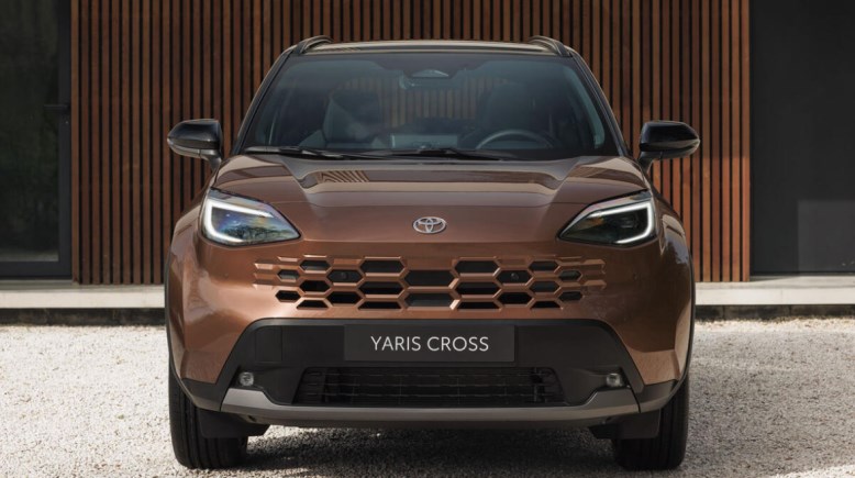 ياريس كروس 2026