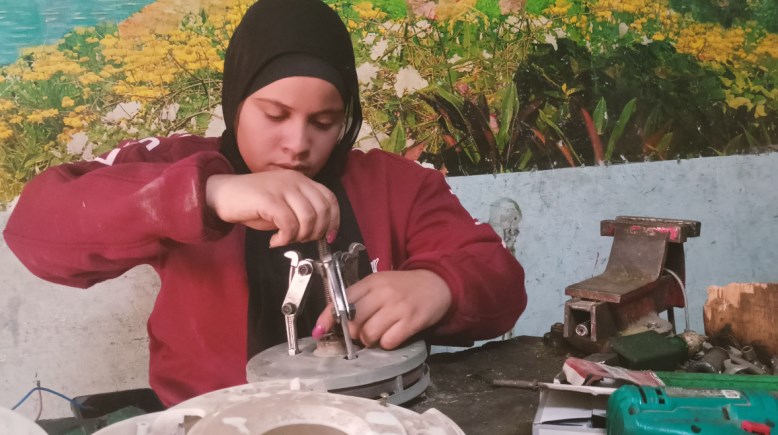 الأسطي نورهان أول كهربائية بالمنيا 