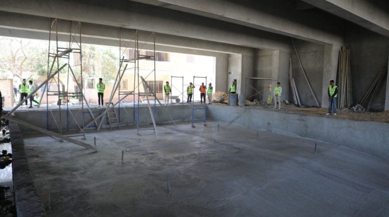 أول حمام سباحة مغطى بالصعيد