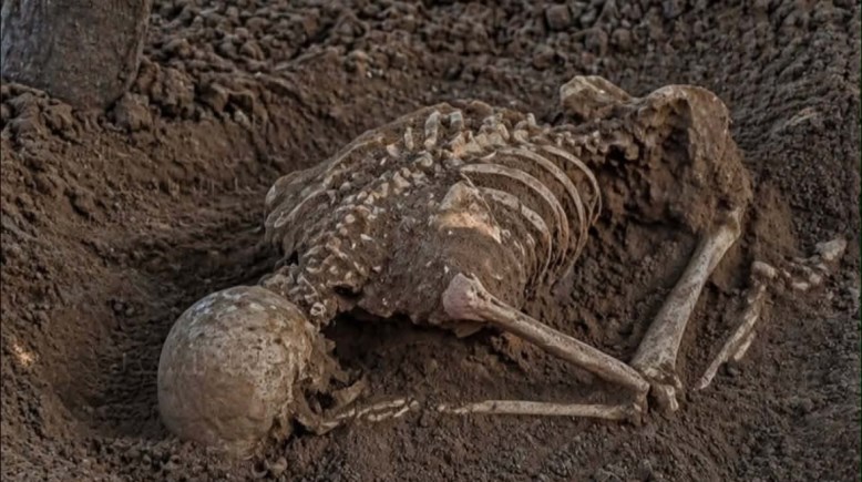 جثمان فلسطيني في وضع السجود