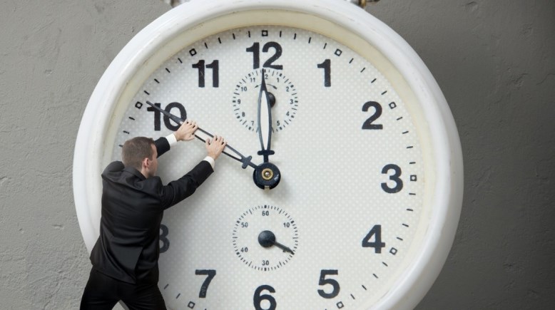 ضبط الساعة - صورة أرشيفية