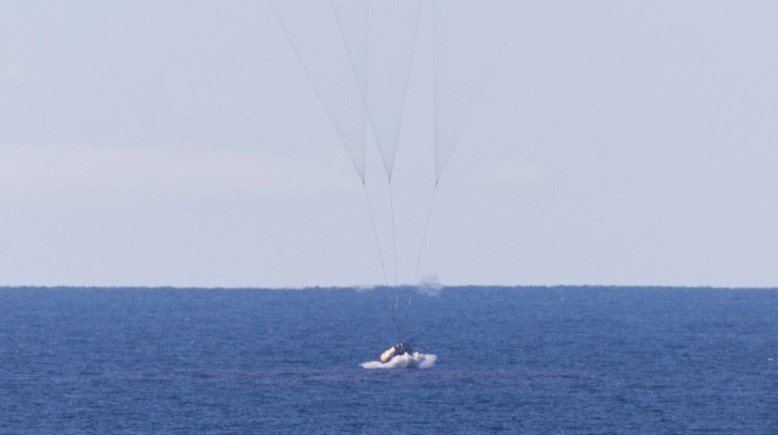 هبوط طاقم أرتميس 2