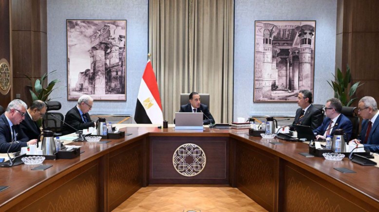 جانب من اجتماع رئيس مجلس الوزراء