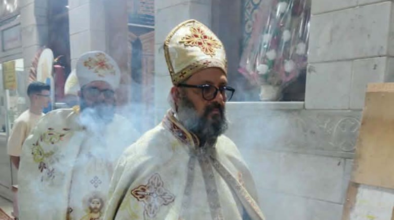 إقبال كبير على قداس العيد بكنيسة الأنبا بيشوي