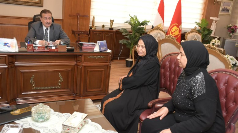 استجابة عاجلة من محافظ بورسعيد لسيدة حملت نجلها المعاق 45 عامًا