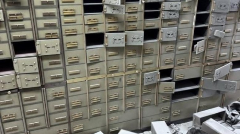 صناديق الأمانات في بنك كريدي أجريكول بعد السرقة