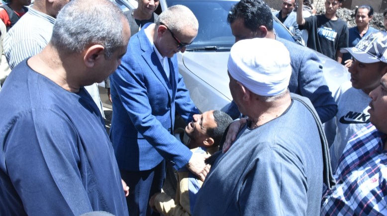 محافظ الأقصر والشاب