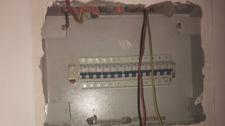 جانب من تليفيات الشقة