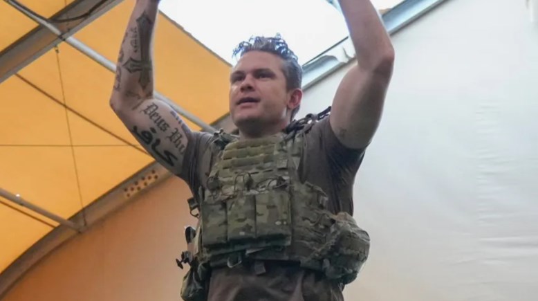 وزير الدفاع الأمريكي بيت هيجسيت