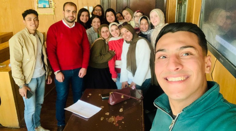 طلاب كلية الإعلام بجامعة بني سويف