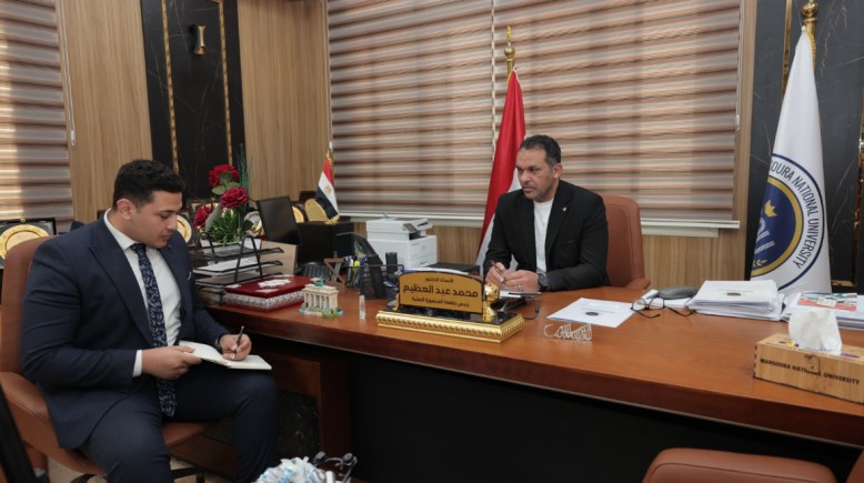 رئيس جامعة المنصورة الأهلية أثناء حواره لـ"تليجراف مصر"