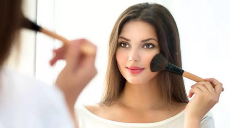 مثبت المكياج