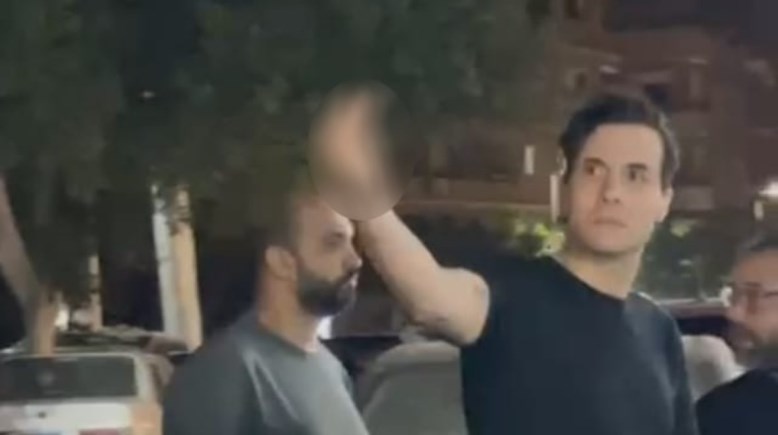 أمير عيد في عزاء والد طليقته