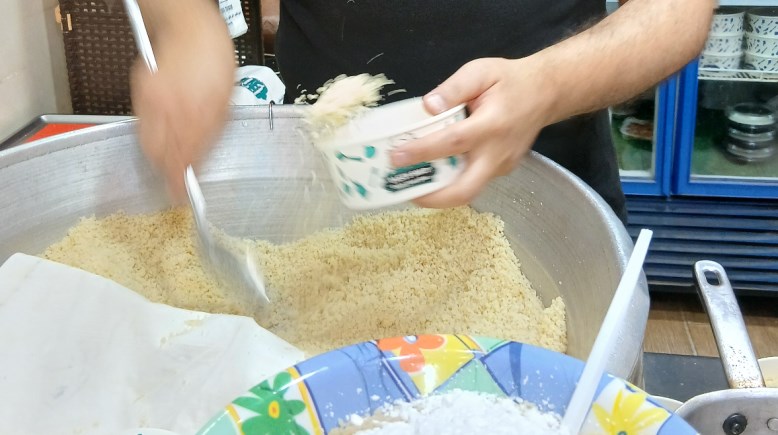 صورة الكسكسي أثناء تحضيرة