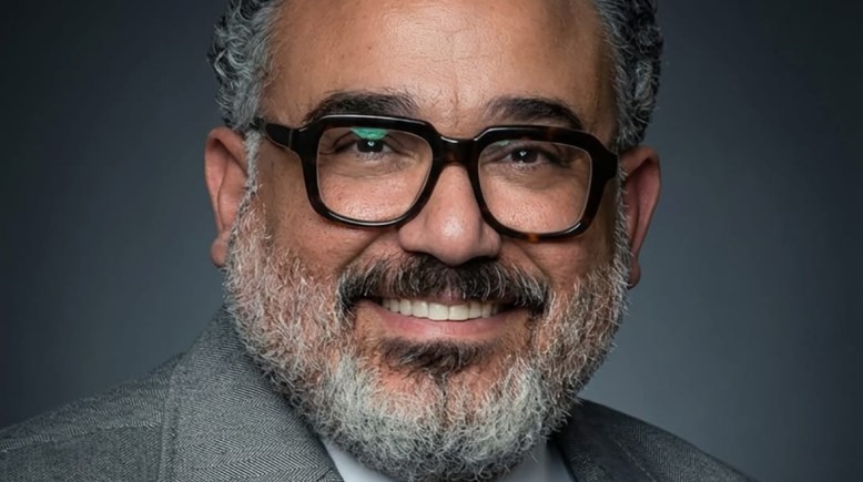 الكاتب نور الشيخ