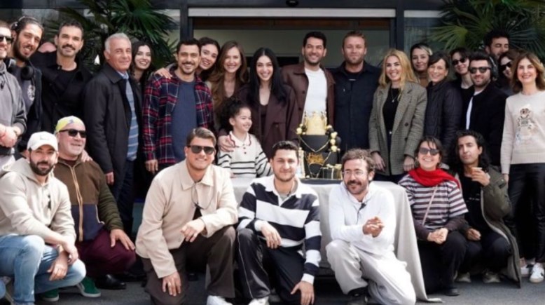 فريق عمل مسلسل "ورود وذنوب"