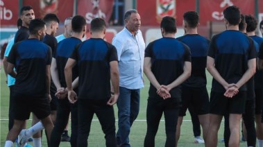 محمود الخطيب مع لاعبي الفريق- أرشيفية