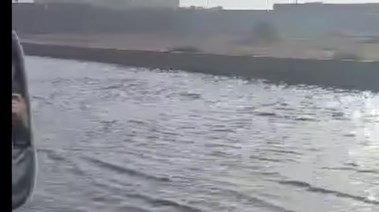 كسر ماسورة مياه يعطل الحركة بطريق الإسماعيلية