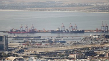 جنوب أفريقيا تشهد ارتفاعاً كبيراً في حركة الملاحة البحرية وسط الحرب الإيرانية