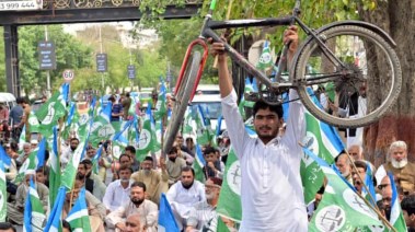 احتجاجات في باكستان ضد رفع أسعار الوقود 