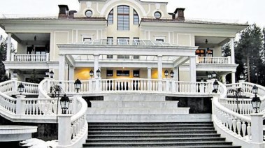 قصر الرئيس الروسي المطل على بحيرة فالداي