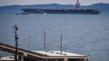 حاملة الطائرات جيرالد فورد تصل البحر الأحمر 