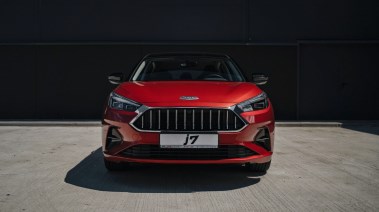 سيارة جاك J7