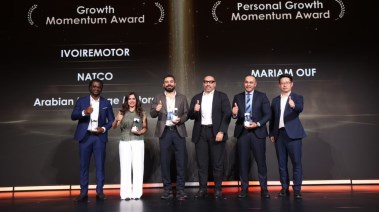 فريق إكسيد مصر خلال استلام الجائزة 