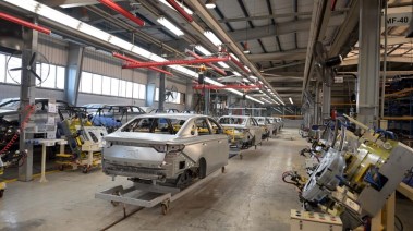 مصنع سيارات ــ تعبيرية 