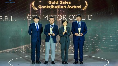 محمد فرج يستلم جائزة «كايي موتورز إيجيبت»