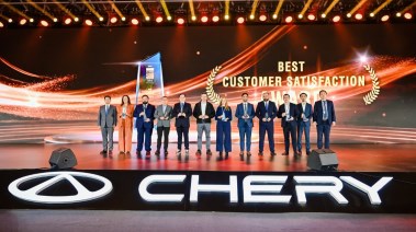 فريق غبور جي بي أوتو  يستلم الجوائز 