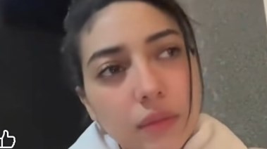 الفتاة الظاهرة في الفيديو 