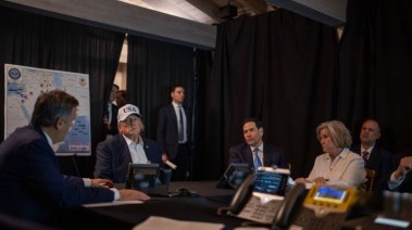 ترامب في غرفة العمليات 