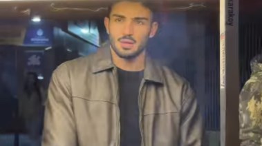 الشاب الوسيم