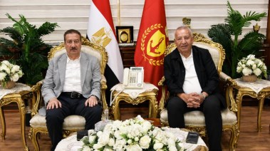 محافظ بورسعيد يتحرك استجابة لمطالب الجماهير.. اجتماع عاجل مع كامل أبو علي لتسريع افتتاح استاد المصري