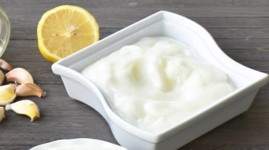 طريقة عمل الثومية بالنشا