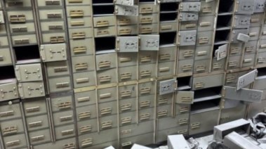 صناديق الأمانات في بنك كريدي أجريكول بعد السرقة