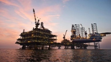 إحدى محطات النفط البحرية