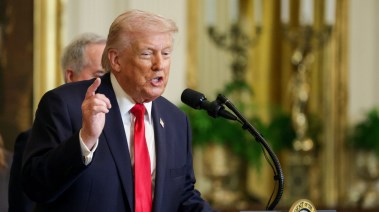 ترامب ينتقد حلف الناتو ويصفه بنمرالريس من ورق