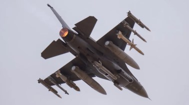 تأخر شحنات أسلحة