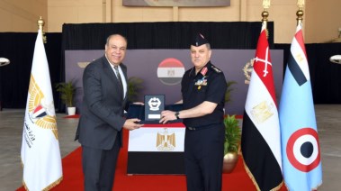 الدكتور سامح الحفنى وزير الطيران المدنى والفريق عمرو عبد الرحمن صقر قائد القوات الجوية