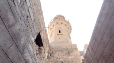 انهيار جزئي وميل بمئذنة مسجد "جوهر المعيني"