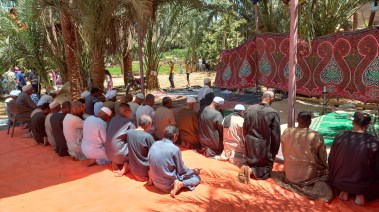 تجمع الأهالي فى الحلة  تصوير أسماء عطا 