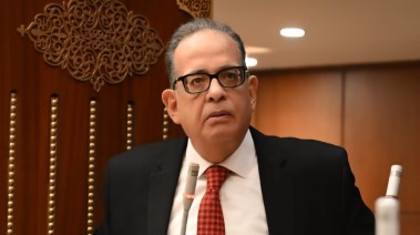  النائب طارق عبدالعزيز